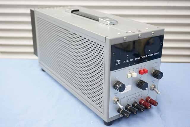【中古品（保証あり）】昭和電子工業　4出力直流安定化電源　342　(管理番号：UKK-01241) 342