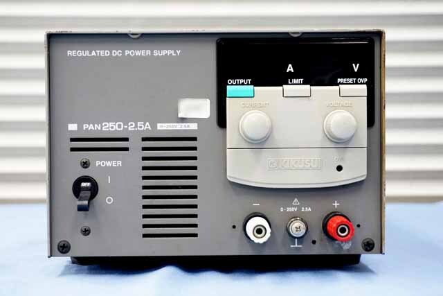 【中古品（保証あり）】菊水電子工業　直流安定化電源　PAN250-2.5A　(管理番号：UKK-04067) PAN250-2.5A