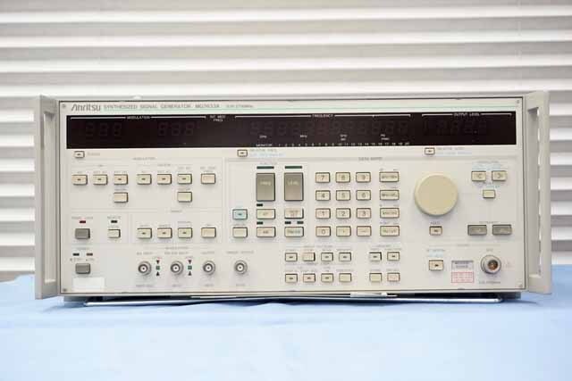 【中古品（保証あり）】アンリツ　標準信号発生器　MG3633A　(管理番号：UKK-07312) MG3633A