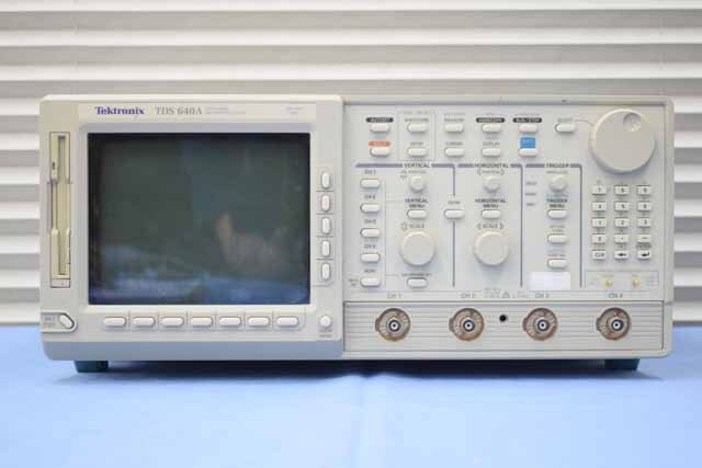 【中古品（保証あり）】テクトロニクス　デジタルオシロスコープ　TDS640A　(管理番号：UKK-12125) TDS640A