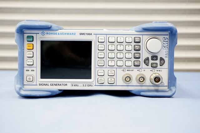 【中古品（保証あり）】ローデシュワルツ　シグナルジェネレータ　SMC100A　(管理番号：UKK-12315) SMC100A