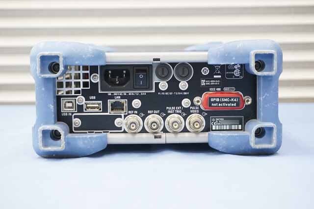 【中古品（保証あり）】ローデシュワルツ　シグナルジェネレータ　SMC100A　(管理番号：UKK-12315) SMC100A