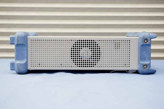【中古品（保証あり）】ローデシュワルツ　シグナルジェネレータ　SMC100A　(管理番号：UKK-12316) SMC100A