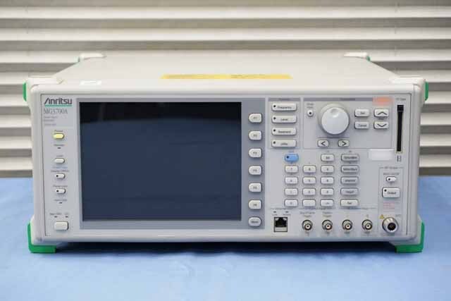 【中古品（保証あり）】アンリツ　ベクトル信号発生器　MG3700A　(管理番号：UKK-12346) MG3700A