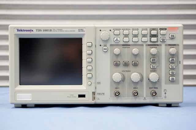 【中古品（保証あり）】テクトロニクス　デジタルオシロスコープ　TDS1001B　(管理番号：UKK-12353) TDS1001B