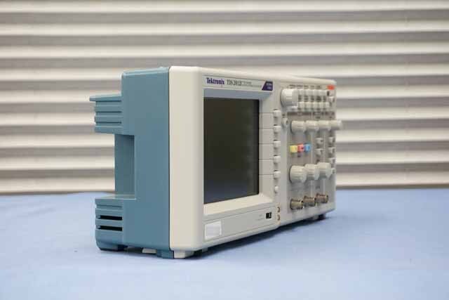 【中古品（保証あり）】テクトロニクス　デジタル・オシロスコープ　TDS2012C　(管理番号：UKK-12354) TDS2012C