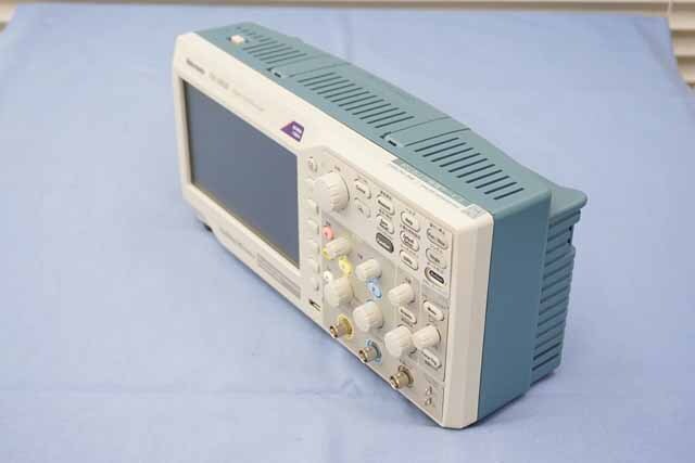 【中古品（保証あり）】テクトロニクス　デジタルオシロスコープ　TBS1052B　(管理番号：UKK-12520) TBS1052B