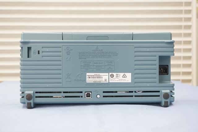 【中古品（保証あり）】テクトロニクス　デジタルオシロスコープ　TBS1052B　(管理番号：UKK-12520) TBS1052B