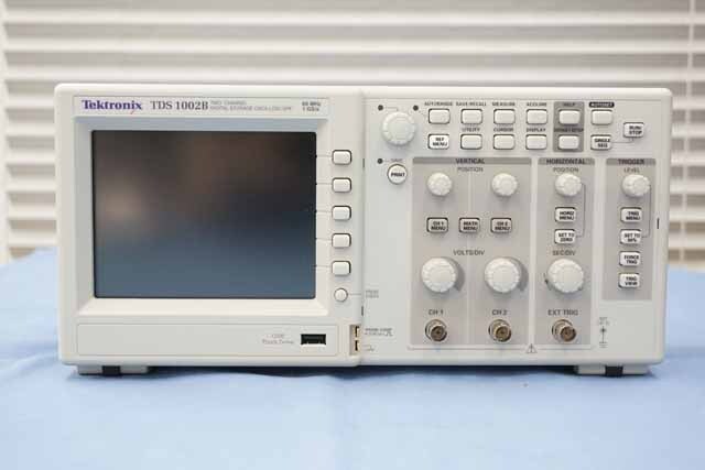 【中古品（保証あり）】テクトロニクス　デジタルオシロスコープ　TDS1002B　(管理番号：UKK-12559) TDS1002B