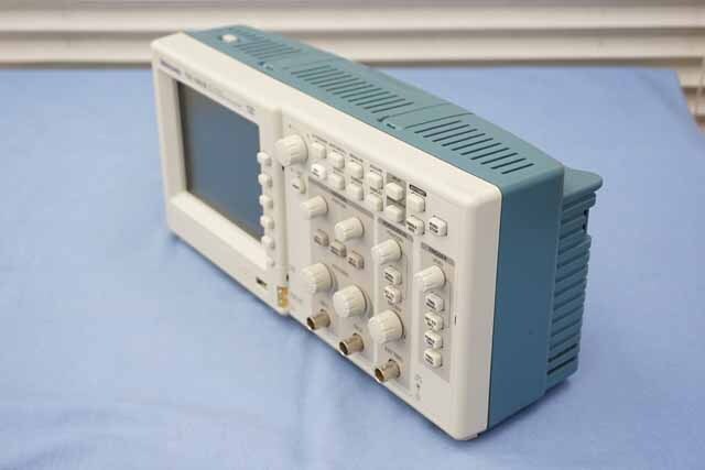 【中古品（保証あり）】テクトロニクス　デジタルオシロスコープ　TDS1002B　(管理番号：UKK-12559) TDS1002B